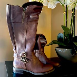 G by Guess size 7.5 tall boots new in box